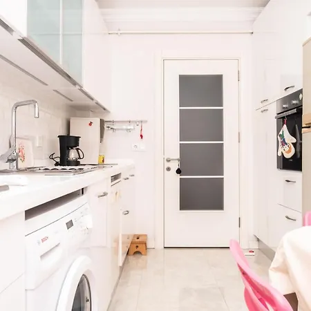 Flat Near Trendy Attractions In Kadikoy
