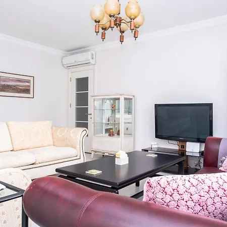 Flat Near Trendy Attractions In Kadikoy