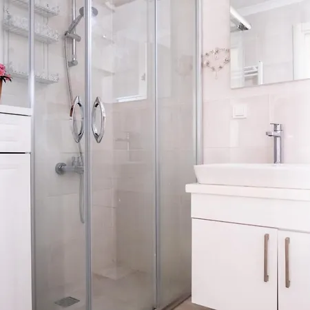 Flat Near Trendy Attractions In Kadikoy *