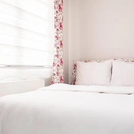 Flat Near Trendy Attractions In Kadikoy Apartment *