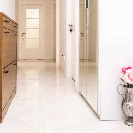 Flat Near Trendy Attractions In Kadikoy